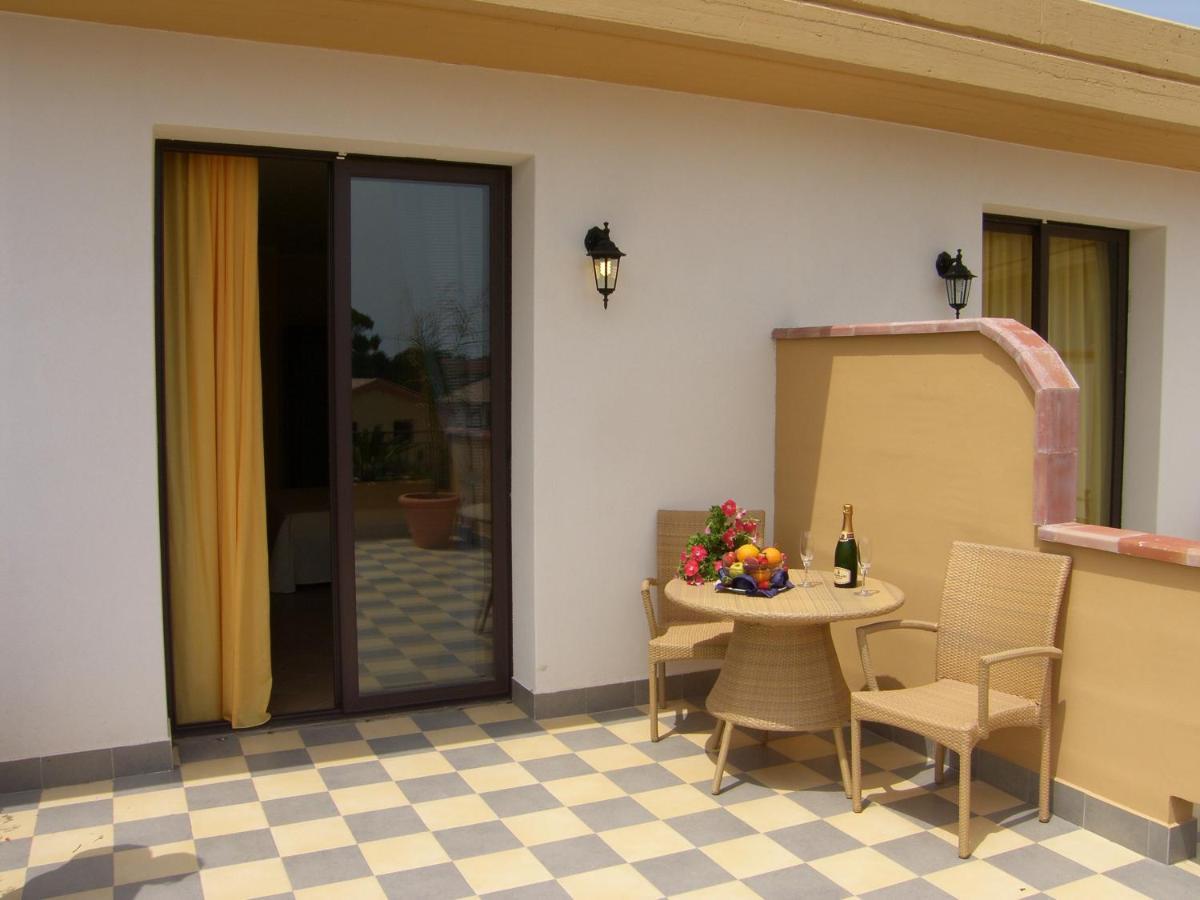 Dolcestate Hotel -Club Campofelice Di Roccella Exterior photo